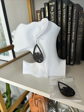 Black Spiderweb Teardrop Wooden Dangle Earrings (NWOT)